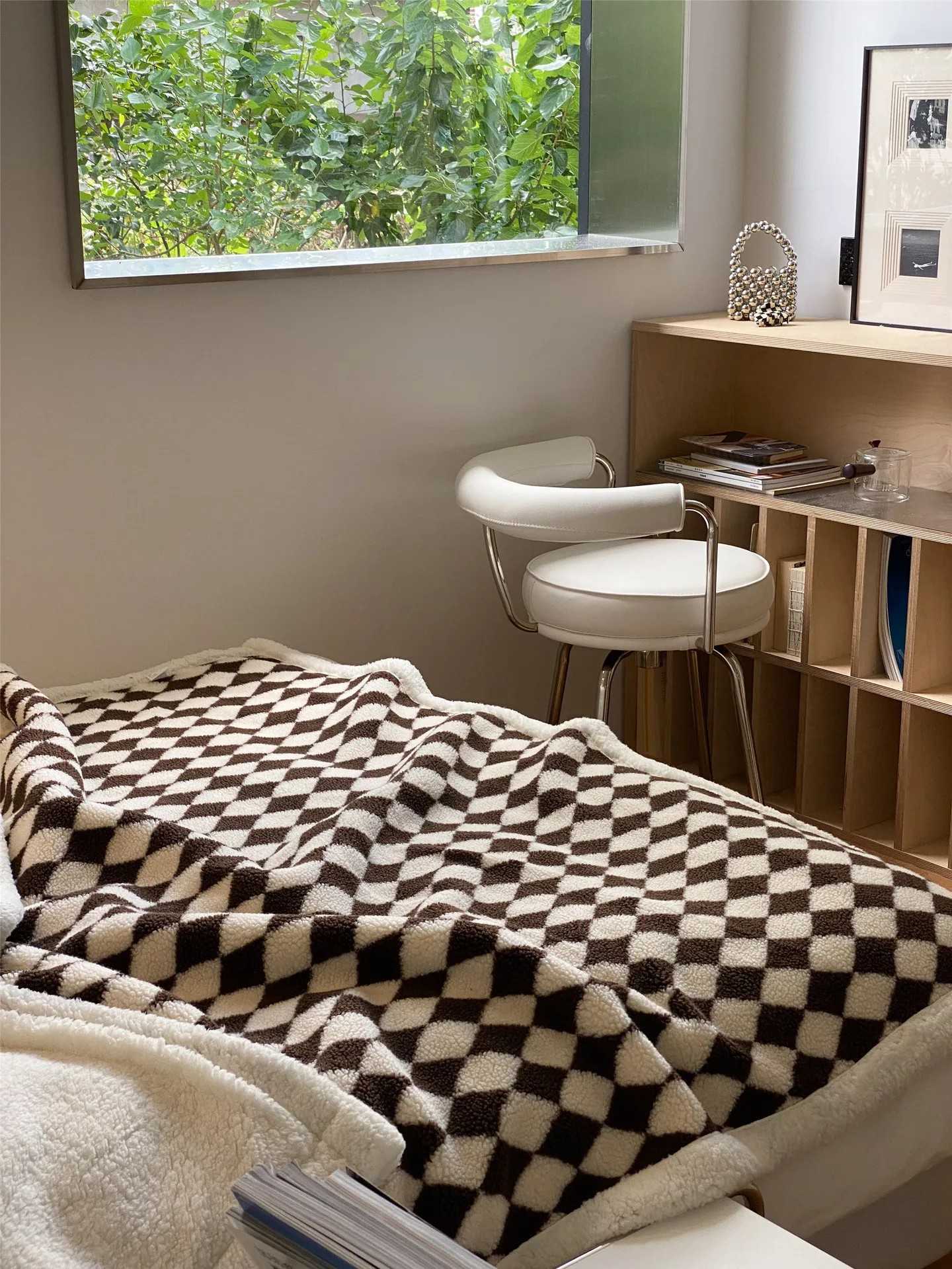 Agneau de dessin animé douillet Blanket.jpg