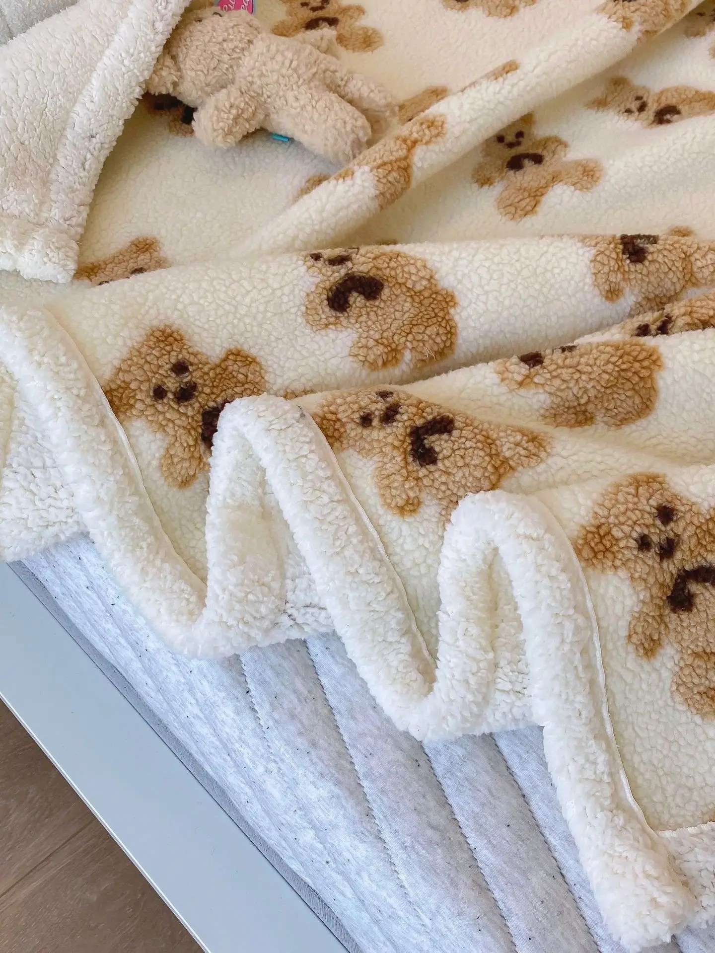 Couverture d’agneau de dessin animé confortable