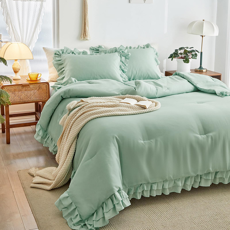 Luxury Fluffy Ruffled Bedding Set Luxury Fluffy Ruffled Bedding Set
